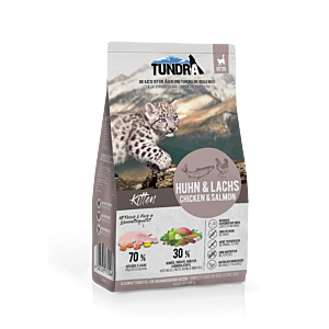 Verpackung des Tundra Cat Kitten Huhn & Lachs Trockenfutters 1,45 kg mit Abbildung von Huhn, Lachs und Naturdesign.